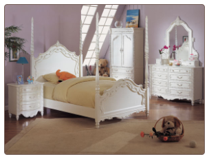 Pearl Full Poster Bed Collection